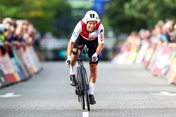 epa10872114 Stefan Bissegger of Switzerland in action during the men&#039;s individual time trials on the first day of the European Cycling Championships in Emmen, the Netherlands, 20 September 2023.  ...