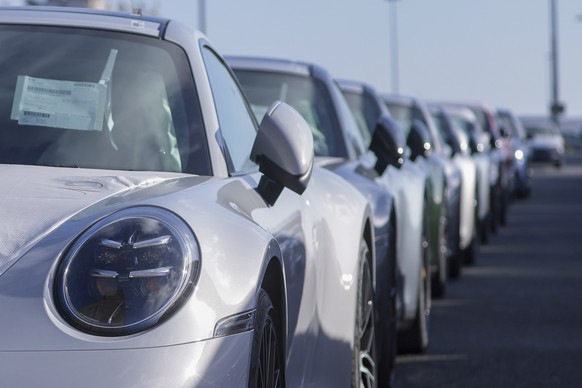 epaselect epa12909841 Cars for export wait for shipment at the port in Emden, Germany, 23 April 2026. Autoport Emden is the third-largest automobile handling port in Europe, with an annual handling vo ...