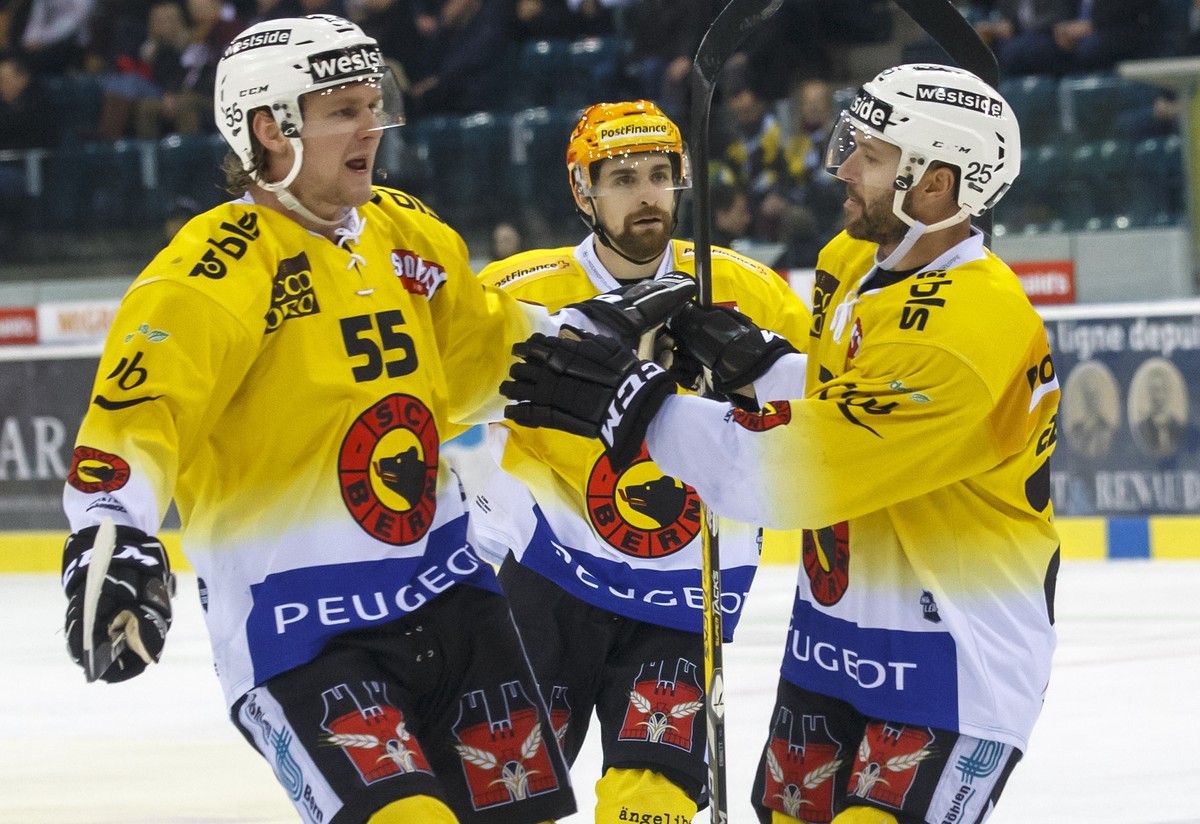 Bern's defender Calle Andersson, of Sweden, left, celebrities his goal with teammates center Mark Arcobello, of USA, center Andrew Ebbett #25, of Canada, and forward Thomas Ruefenacht, right, aft ...