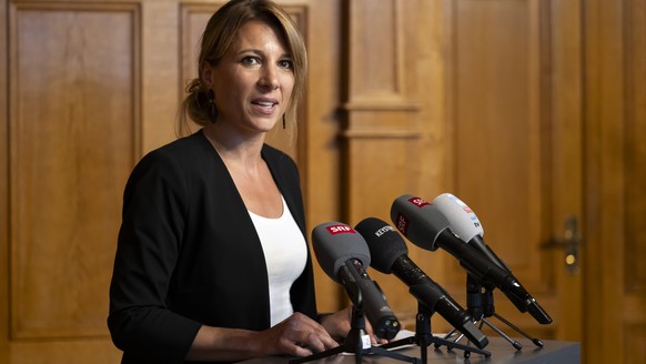 Nationalraetin Greta Gysin, GP-TI, Praesidentin der Staatspolitischen Kommission des Nationalrates (SPK-N), spricht waeherend einem Point de presse der Staatspolitischen Kommission des Nationalrates ( ...