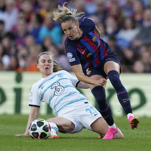 epa10595141 FC Barcelona&#039;s Ana-Maria Crnogorcevic (R) in action against Chelsea&#039;s Niamh Charles (L) during the UEFA Women&#039;s Champions League semifinal second leg soccer match between FC ...