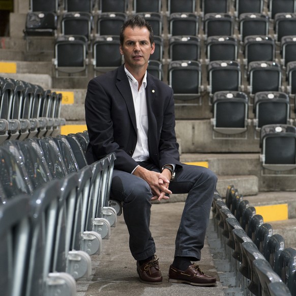 Sportchef Sven Leuenberger posiert fuer den Fotografen, waehrend der Saison-Medienkonferenz des SC Bern am Montag, 1. September 2014, in Bern. (KEYSTONE/Anthony Anex)