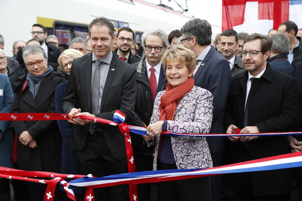 Inauguration de la liaison ferroviaire franco-suisse Delle-Belfort en gare de Delle ce jeudi 6 decembre 2018 avec le president du gouvernement jurassien David Eray, a gauche, et Marie-Guite Dufay, pre ...