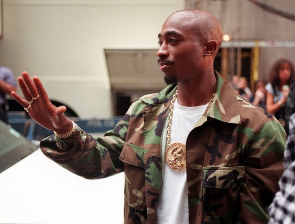 FILE- In this Sept. 4, 1996 file photo, Rapper Tupac Shakur arrives at New York&#039;s Radio City Music Hall for the 13th Annual MTV Video Music Awards. A New York judge has stopped on Tuesday, July 1 ...