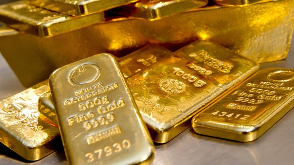 Der Goldpreis ist wieder gestiegen: Goldbarren bei einem Münchner Goldhändler (Archivbild).