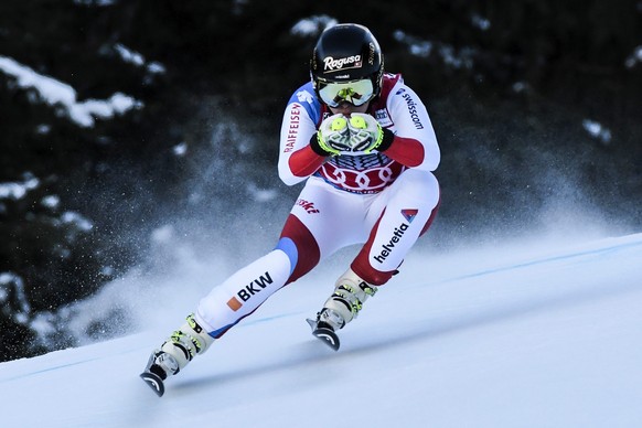 epa05741474 Lara Gut of Switzerland speeds down the slope during the Women&#039;s Super-G race at the FIS Alpine Skiing World Cup in Garmisch-Partenkirchen, Germany, 22 January 2017. EPA/PHILIPP GUELL ...