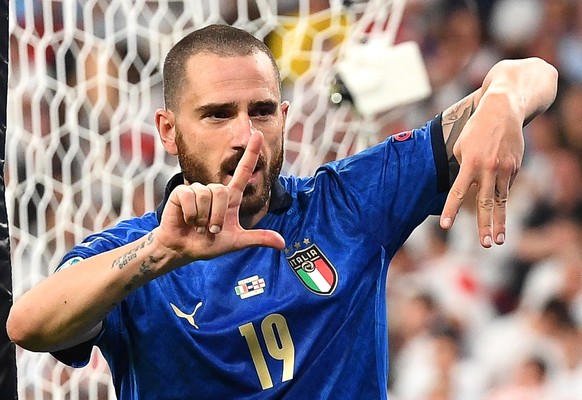 epa09338552 Leonardo Bonucci of Italy celebrates after scoring the 1-1 equalizer during the UEFA EURO 2020 final between Italy and England in London, Britain, 11 July 2021. EPA/Andy Rain / POOL (RESTR ...