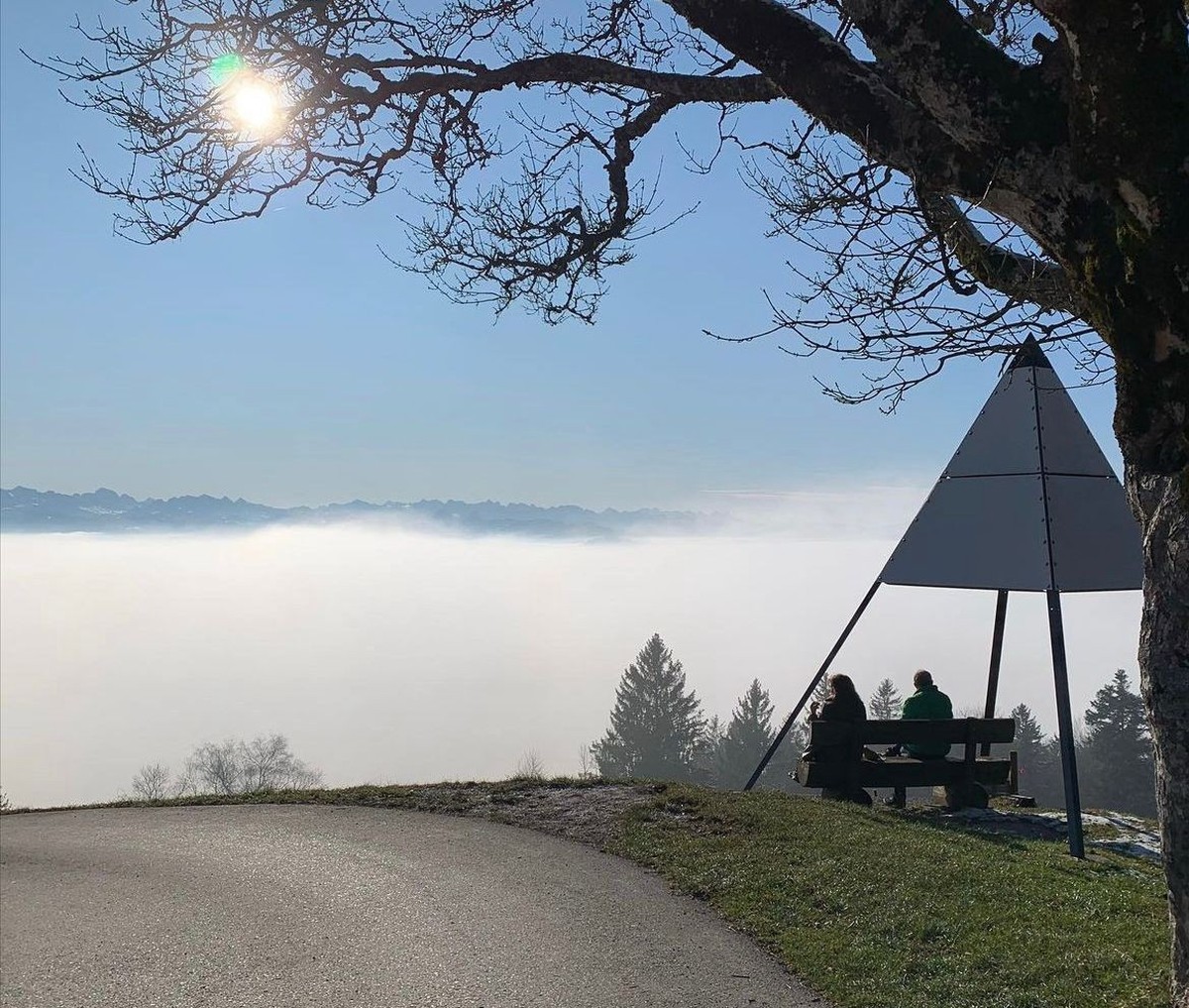 Rauszeit Schönste Aussichtsbänkli der Schweiz Aussichtssitzbank Sitzbank Bankgeheimnisse Verein für Bankkultur Bachtel
