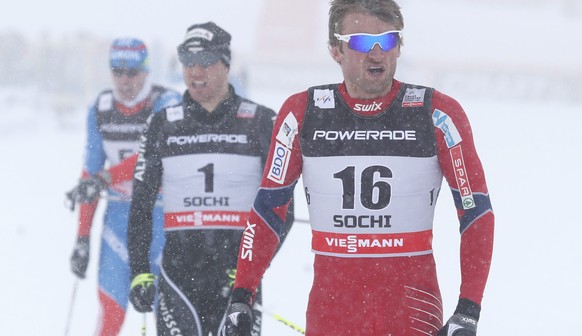 Der Sprint in Sotschi vor einem Jahr: Qualifikationssieger Cologna muss sich nur seinem ewigen Rivalen Petter Northug geschlagen geben.