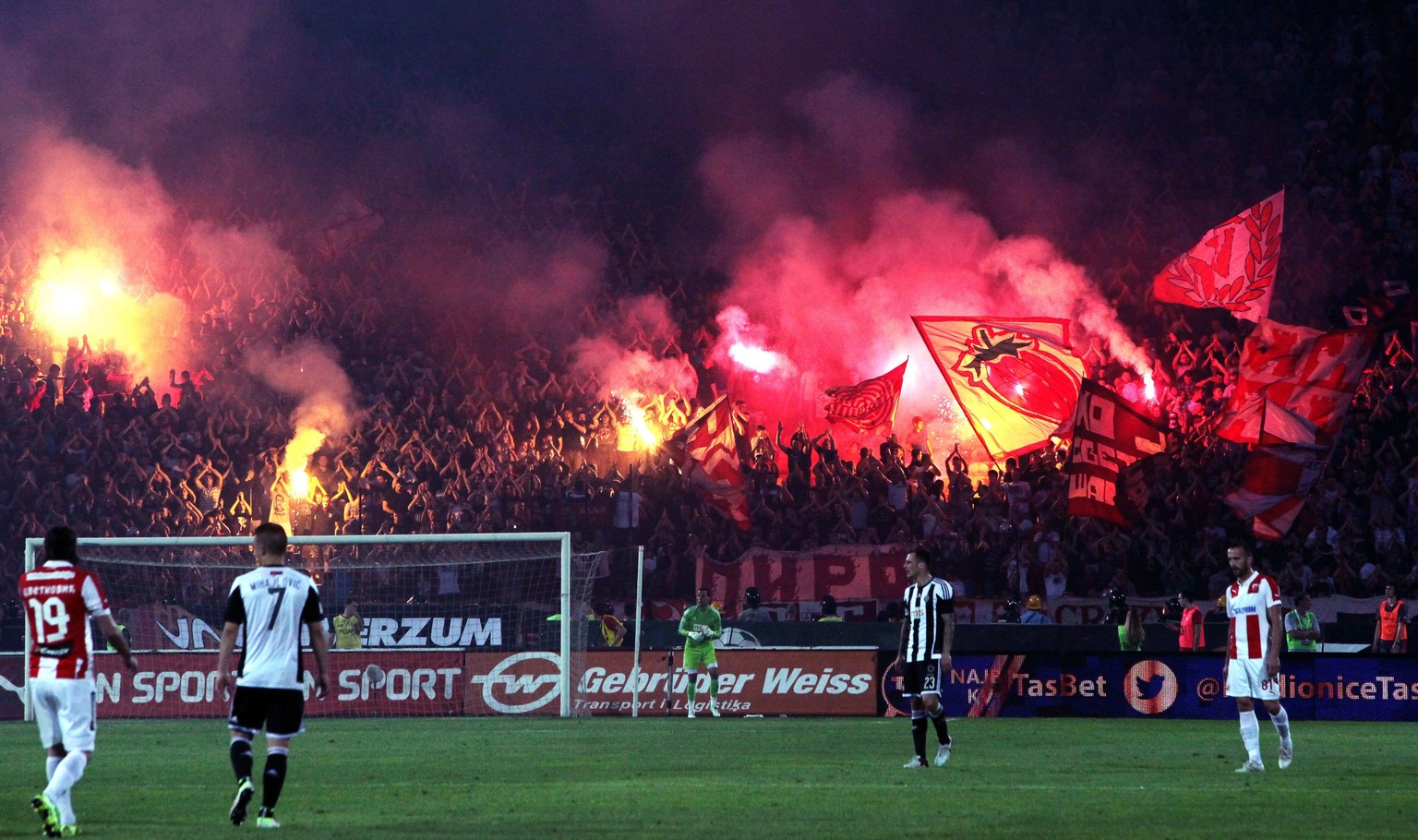 epa05262634 Red Star fans light flares during the Serbian league soccer match between Red Star Belgrade and Partizan Belgrade at &#039;Marakana&#039; stadium in Belgrade, Serbia, 16 April 2016. EPA/KO ...