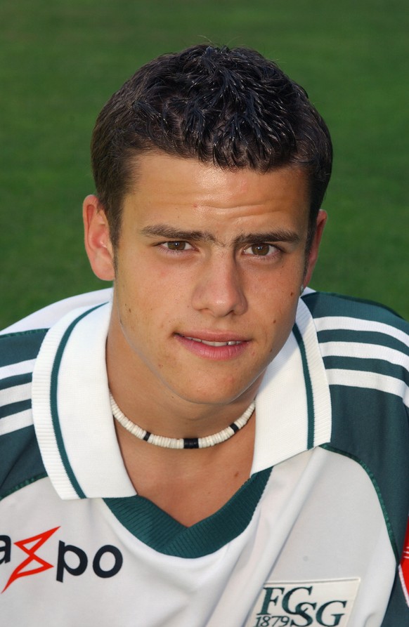 Portrait von FC St. Gallen Spieler Tranquillo Barnetta, aufgenommen im Juni 2002, in St. Gallen. (KEYSTONE/Regina Kuehne)