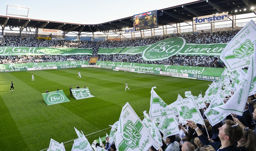 Choreo der Fans zum 140 Jahr Jubilaeum des FCSG, beim Fussball Super-League Spiel zwischen dem FC St. Gallen und dem FC Luzern, am Samstag, 20. April 2019, im Kybunpark in St. Gallen. (KEYSTONE/Gian E ...