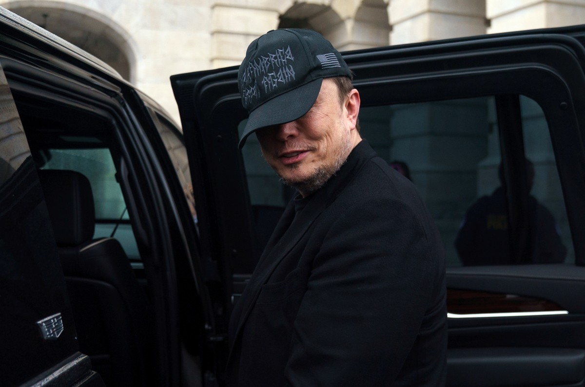 epa12219001 (FILE) - Businessman Elon Musk and his son leave the US Capitol in Washington, DC, USA, 21 May 2025 (re-issued 05 July 2025). Elon Musk on 05 July 2025 in a post on social media platform X ...