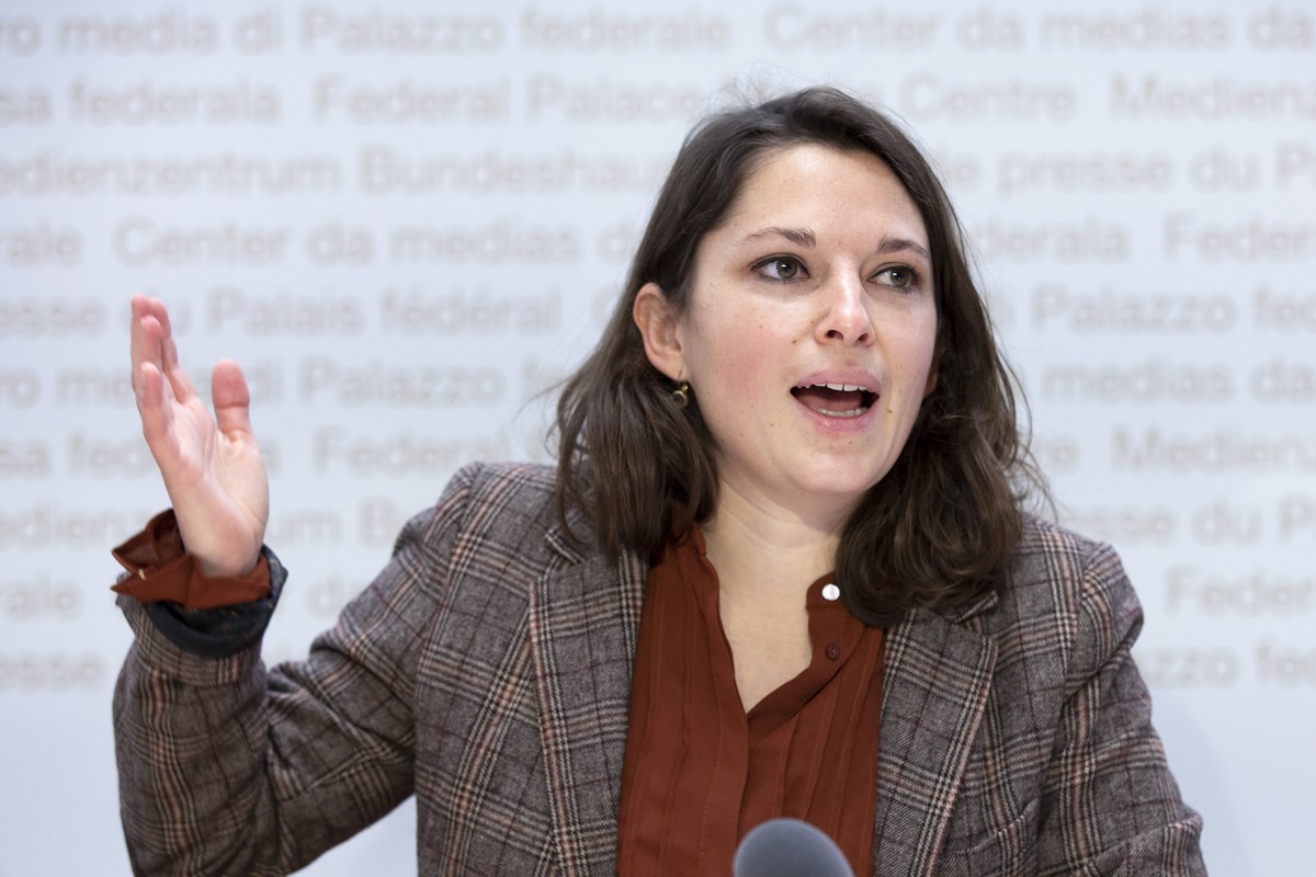 Mattea Meyer, Co-Praesidentin SP Schweiz, spricht waehrend einer Medienkonferenz der SP Schweiz zum Coronavirus, am Dienstag, 24. November 2020, in Bern. Die SP fordert eine Gesamtstrategie zur Bekaem ...