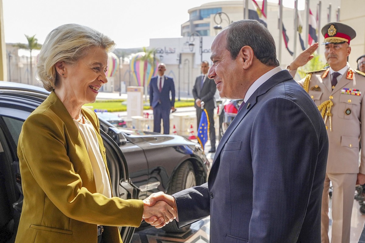 In this photo provided by Egypt's Presidency Media Office, Egyptian President Abdel-Fattah el-Sissi, greets President of the European Commission, Ursula von der Leyen, before the opening of the E ...