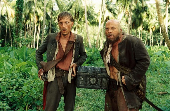 Lee Arenberg and Mackenzie Crook in Pirates of the Caribbean - Fluch der Karibik 2 (2006)
