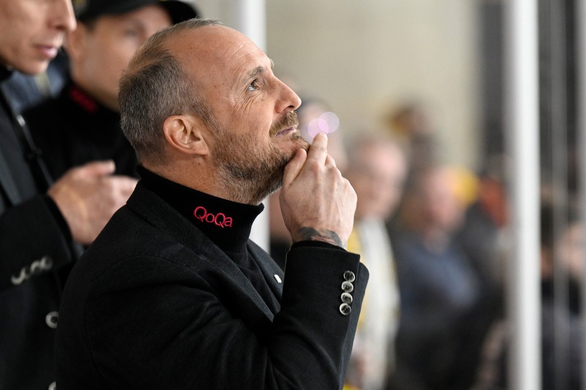 Ajoies Headcoach Christian Wohlwend, beim Eishockey-Qualifikationsspiel der National League zwischen dem HC Ajoie und den SCL Tigers, am Dienstag, 3. Oktober 2023, in der Raiffeisen Arena in Porrentru ...