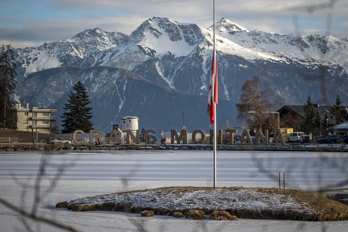 This photograph shows a Swiss flag at half-mast as a sign of national mourning at the resort in Crans-Montana on January 6, 2026, following the devastating New Year bar blaze. Swiss local authorities  ...