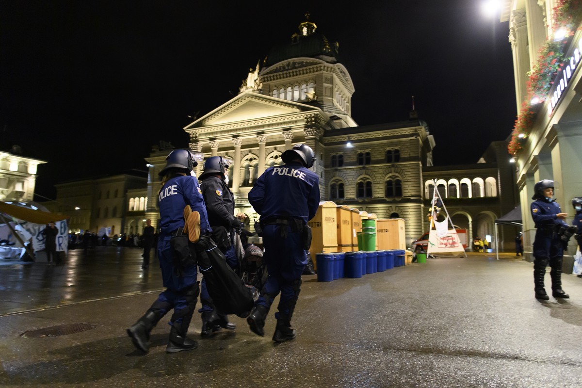 epa08689681 Police evacuate climate activists during the 'Rise up for Change' week of action in front of the Bundeshaus Swiss parliament building, where the Swiss parliament currently holds  ...