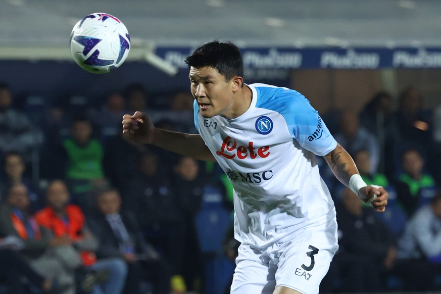 epa10288456 Napoli&#039;s Kim Min-jae in action during the Italian Serie A soccer match between Atalanta BC and SSC Napoli in Bergamo, Italy, 05 November 2022. EPA/PAOLO MAGNI