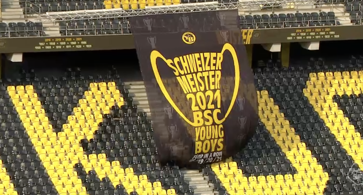 YB hisst das Meisterbanner im Wankdorf.