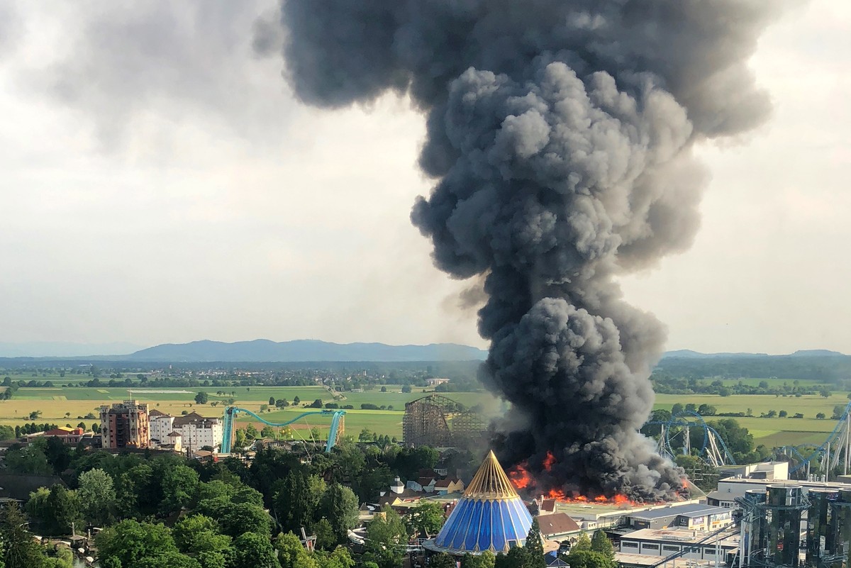 epaselect epa06767082 Smoke rises from a fire at the amusement park 'Europapark' in Rust Germany, 26 May 2017 (issued 27 May 2018). The fire in the 'Europapark' park in Rust has be ...