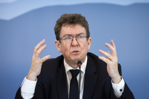 Bundesrat Albert Roesti spricht waehrend einer Medienkonferenz zum weiteren Vorgehen zur Bahn- und Strasseninfrastruktur, am Dienstag, 28. Januar 2025 in Bern. (KEYSTONE/Peter Klaunzer)
