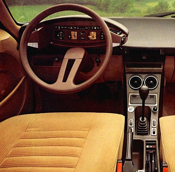 Citroen DS interieur design frankreich 1960s 1950s citroenet http://www.citroenet.org.uk/publicity-brochures/cx/1979-prestige/prestige-2.html