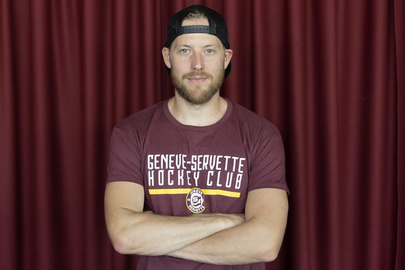 Geneve-Servette&#039;s forward Linus Omark poses for the photographer, after the training session of the Geneve-Servette HC team ahead the new regular season of the National League, at the ice stadium ...