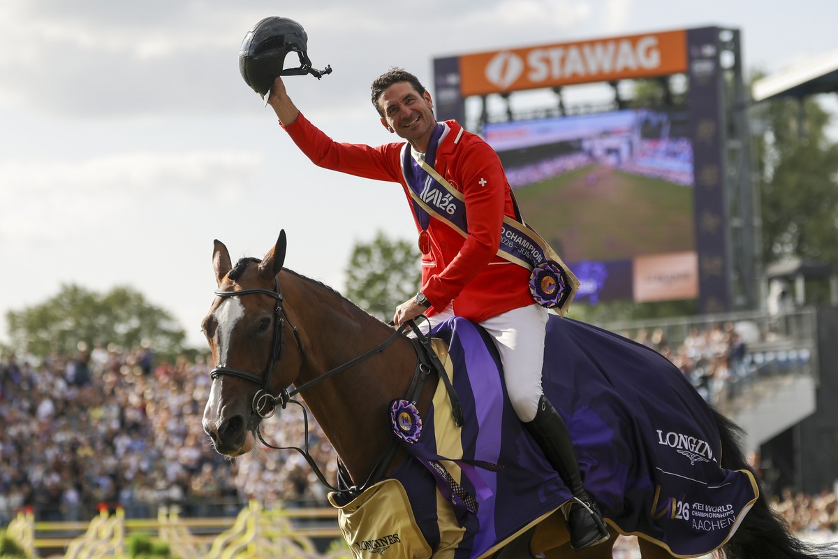 epa13186863 Steve Guerdat from Switzerland celebrates after winning the gold medal in the Jumping Final at the World Equestrian Games in Aachen, Germany, 23 August 2026. EPA/CHRISTOPHER NEUNDORF
