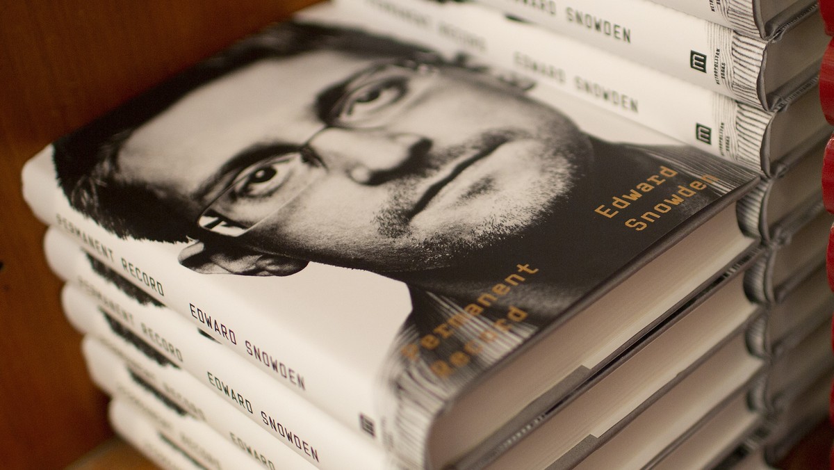 epa07848894 Copies of the book 'Permanent Record' by Edward Snowden, are seen on the shelf at the Harvard Book Store in Cambridge, Massachusetts, USA 17 September 2019. EPA/CJ GUNTHER