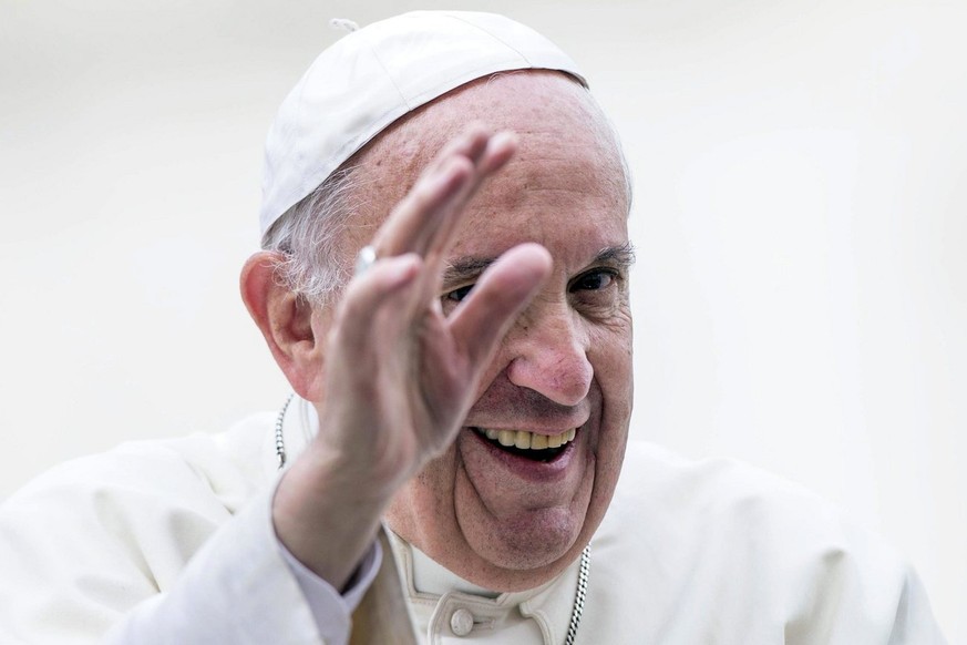 epa05591752 Pope Francis waves to the crowd as he is driven around ahead of his weekly general audience in St. Peter&#039;s Square, Vatican City, 19 October 2016. EPA/ANGELO CARCONI