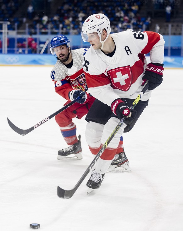 epa09748335 Michal Repik (L) of the Czech Republic in action against Ramon Untersander (R) of Switzerland during the Men&#039;s Ice Hockey preliminary round match between Czech Republic and Switzerlan ...