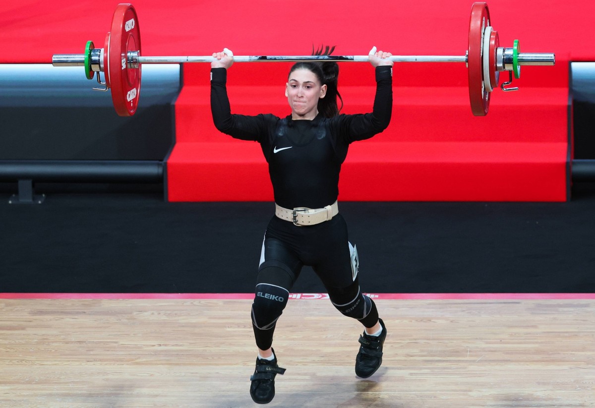 RUSSIA, MOSCOW - SEPTEMBER 10, 2026: Weightlifter Anastasia Cheremnykh performs during the opening ceremony for the Russian Weightlifting Championships at the International Sambo Center. Alexander Shc ...