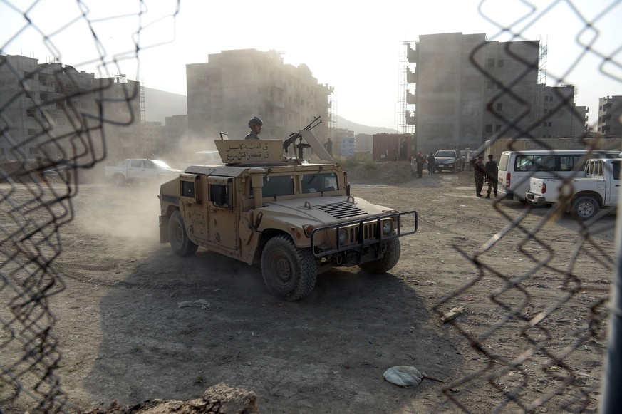 Afghanischer Panzer in der Nähe des Flughafens in Kabul