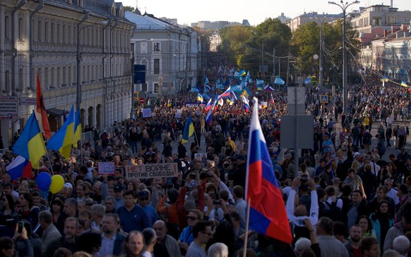 Zehntausende protestierten in Moskau gegen Putins Ukraine-Politik.