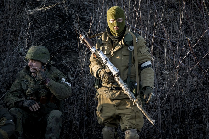 Prorussische Separatisten&nbsp;bei der Stadt Vergulivka in der Nähe der heftig umkämpften Stadt Debalzewe in der Ostukraine.