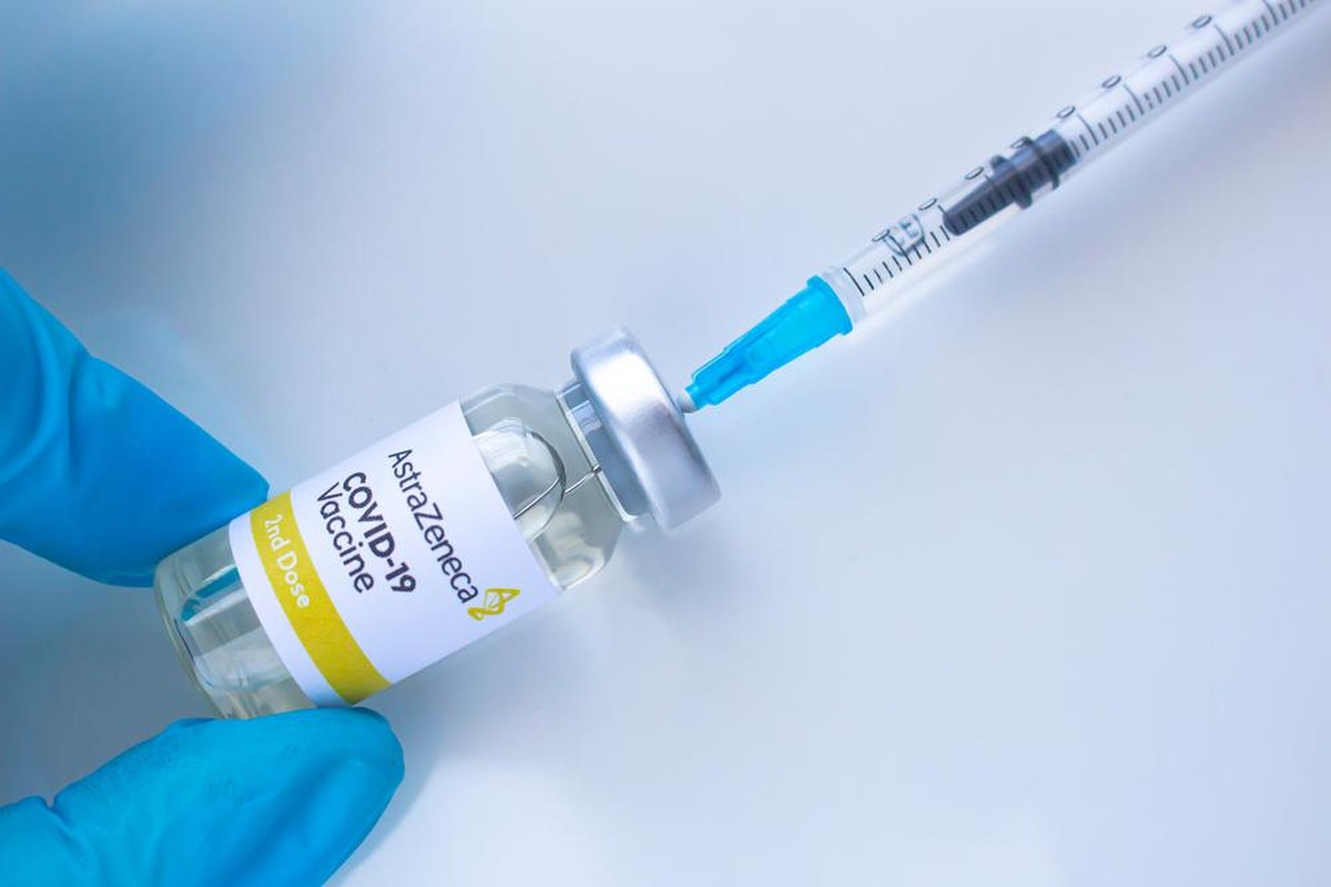 AstraZeneca vaccin Suisse gants seringue