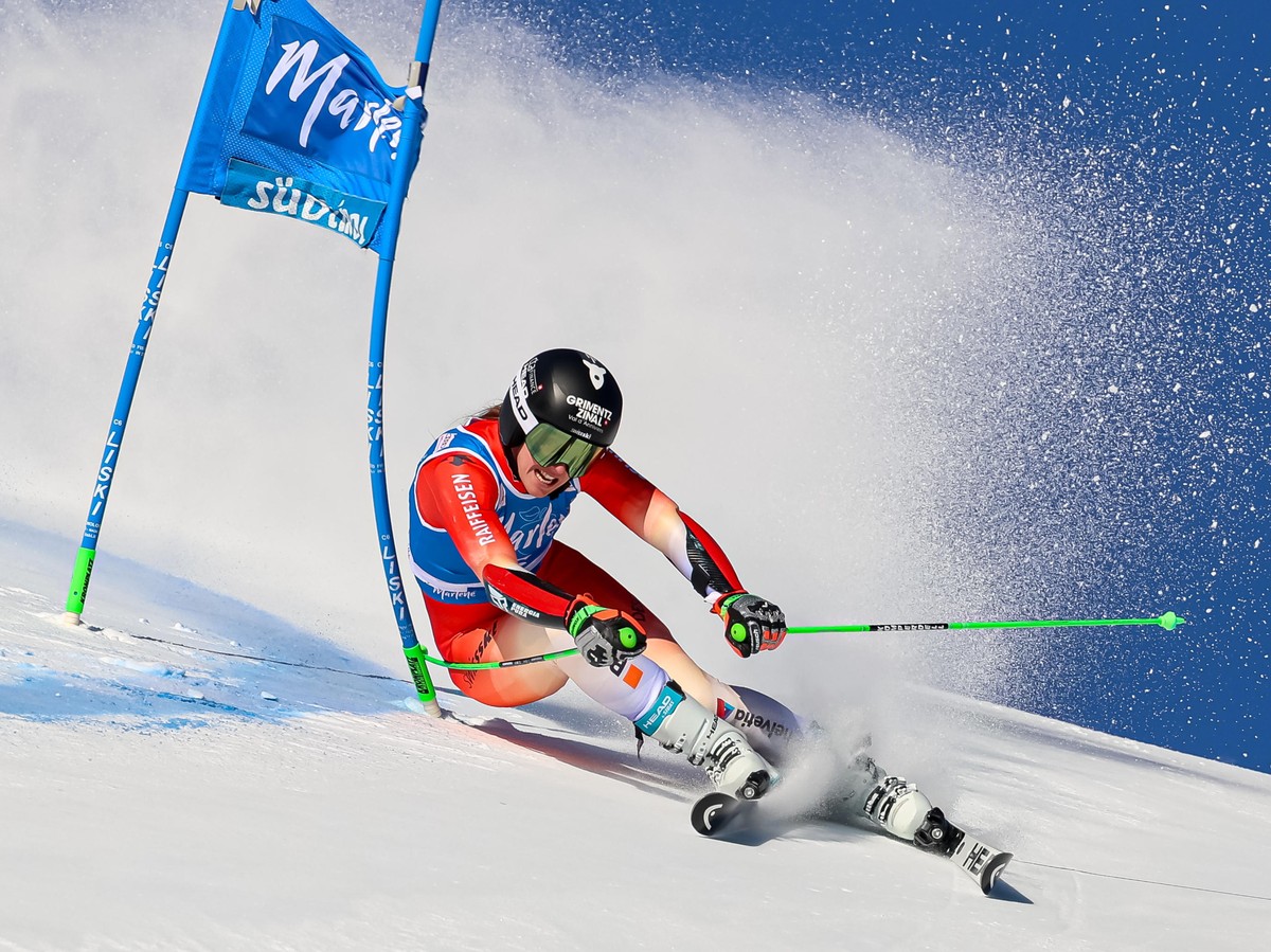 epaselect epa12663862 Camille Rast of Switzerland in action during the first run of the Women's Giant Slalom race at the FIS Alpine Skiing World Cup in Kronplatz, Italy, 20 January 2026. EPA/ANDR ...