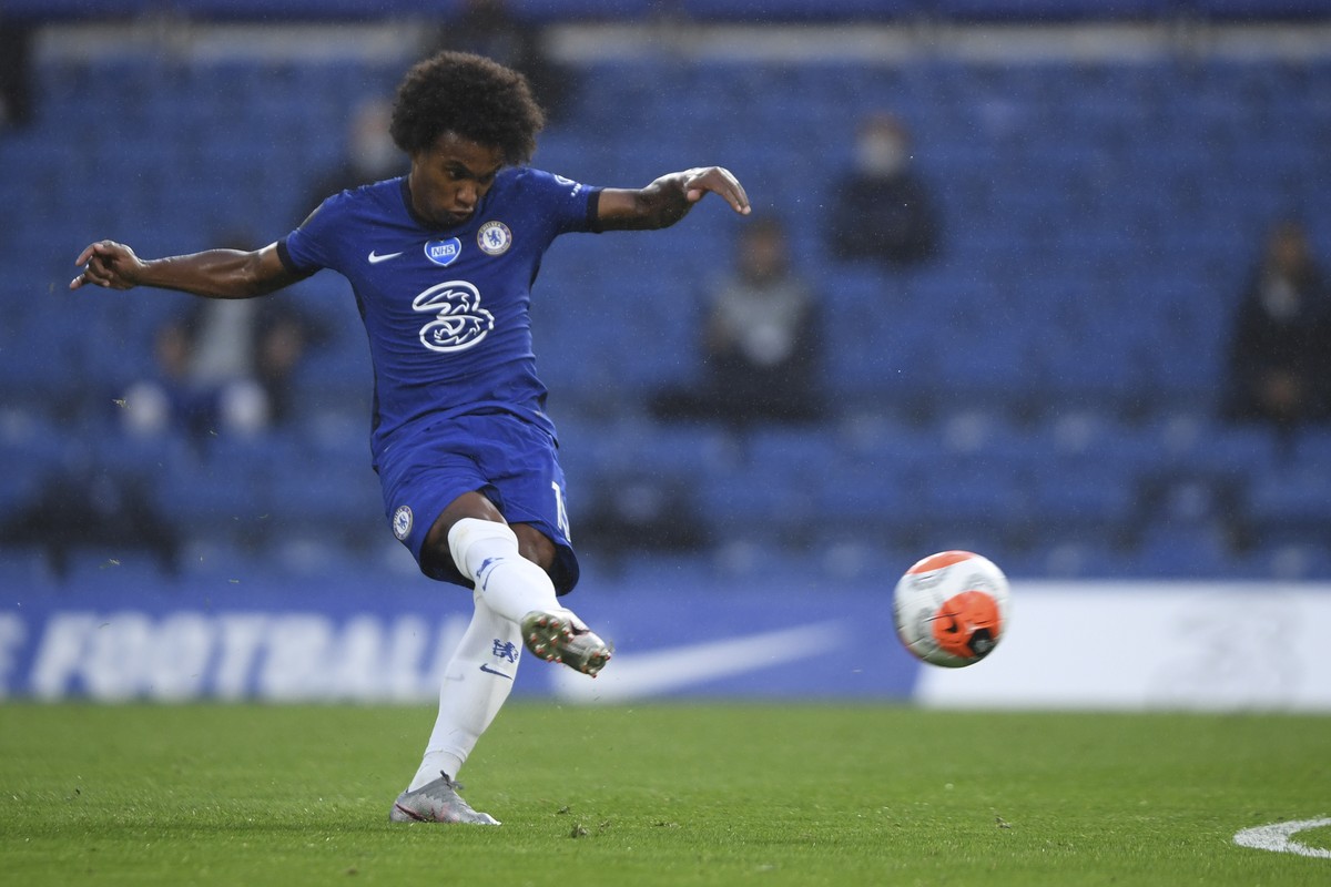 Chelsea's Willian in action during the English Premier League soccer match between Chelsea and Watford at the Stamford Bridge stadium in London, Saturday, July 4, 2020. (Mike Hewitt/Pool via AP)