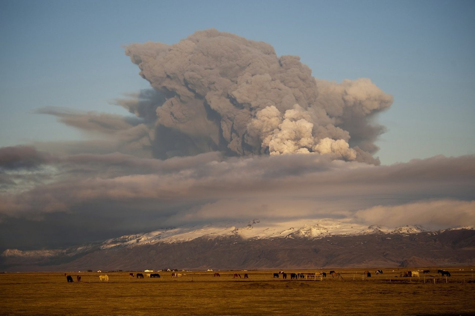Der&nbsp;Eyjafjallajökull während eines Ausbruchs am 17. April.