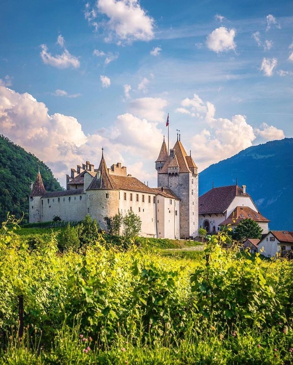 Rauszeit Schönste Schweizer Orte Visit Switzerland Schloss Aigle