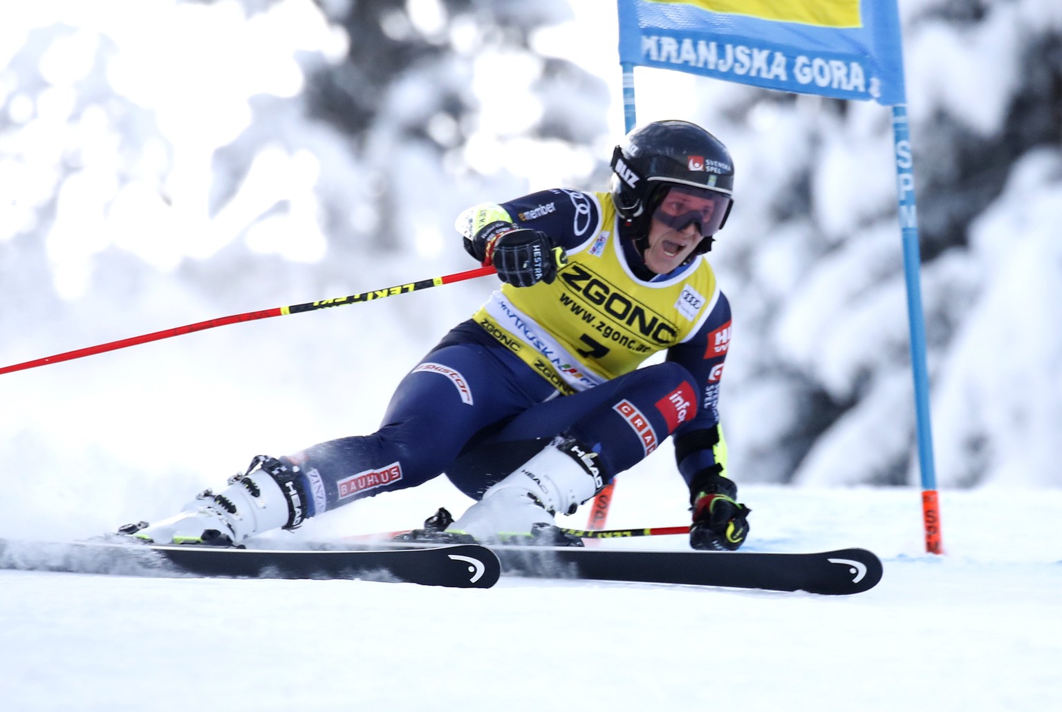 epa09673014 Sara Hector of Sweden clears a gate during the Alpine Ski World Cup&#039;s Giant Slalom Women in Kranjska Gora, Slovenia 08 January 2022. EPA/ANTONIO BAT