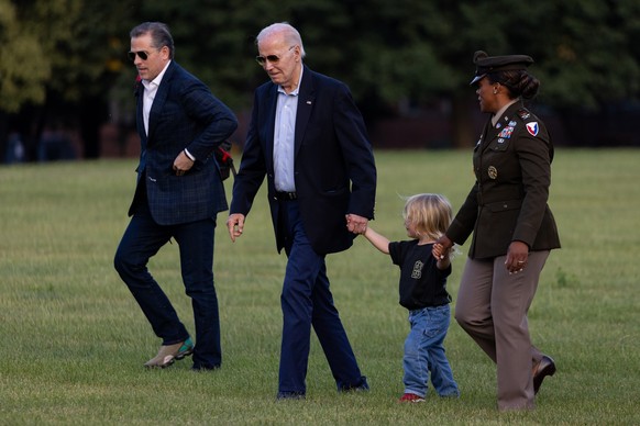 epa10711534 US President Joe Biden, son Hunter Biden and grandson Beau Biden Jr. arrive at Fort Lesley J. McNair in Washington, DC, USA, 25 June 2023. EPA/JULIA NIKHINSON / POOL