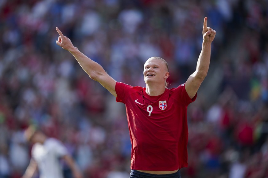 epa10697032 Erling Haaland of Norway celebrates scoring the 1-0 goal during the UEFA EURO 2024 qualifying soccer match between Norway and Scotland, in Oslo, Norway, 17 June 2023. EPA/Heiko Junge NORWA ...