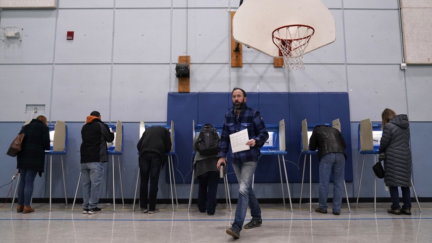 A voter goes to cast his ballot at Linwood Recreation Center Tuesday, Nov. 8, 2022, in St. Paul. (AP Photo/Abbie Parr)