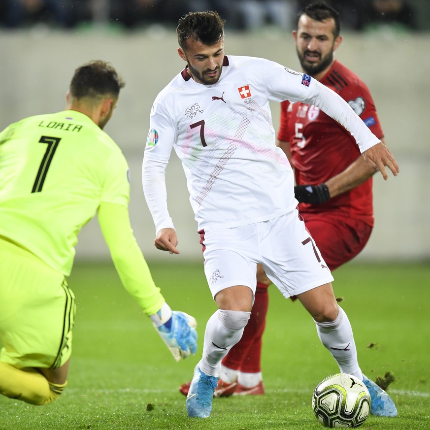 Georgia&#039;s Goalkeeper Giorgi Loria, Switzerland&#039;s forward Albian Ajeti and Georgia&#039;s Jaba Kankava, from right, fight for the ball during the UEFA Euro 2020 qualifying Group D soccer matc ...