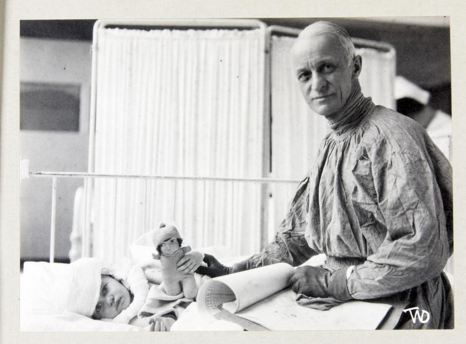 Dr. Crushing Brain Surgery

Yale University Library