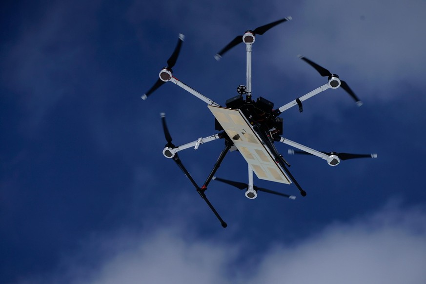 Die Eidgenössische Forschungsanstalt für Wald, Schnee und Landschaft WSL lanciert ihr erstes Spin-off-Unternehmen, das «ein bahnbrechendes Gerät zur Wassererkennung» vertreibt. Das von einer Drohne ge ...