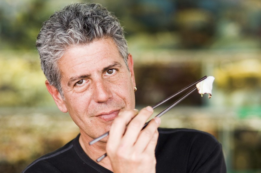 http://www.baltimoresun.com/entertainment/dining/bs-fo-table-talk-anthony-bourdain-20120821-story.html anthony bourdain stäbchen asiatisch sushi chinesisch vietnamesisch japanisch essen food koch star ...